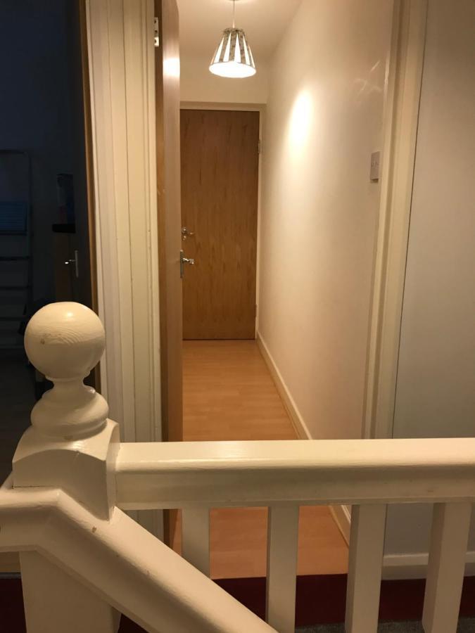 Large Private Room With En-Suite In The House For Professionals Staines-upon-Thames Exteriér fotografie