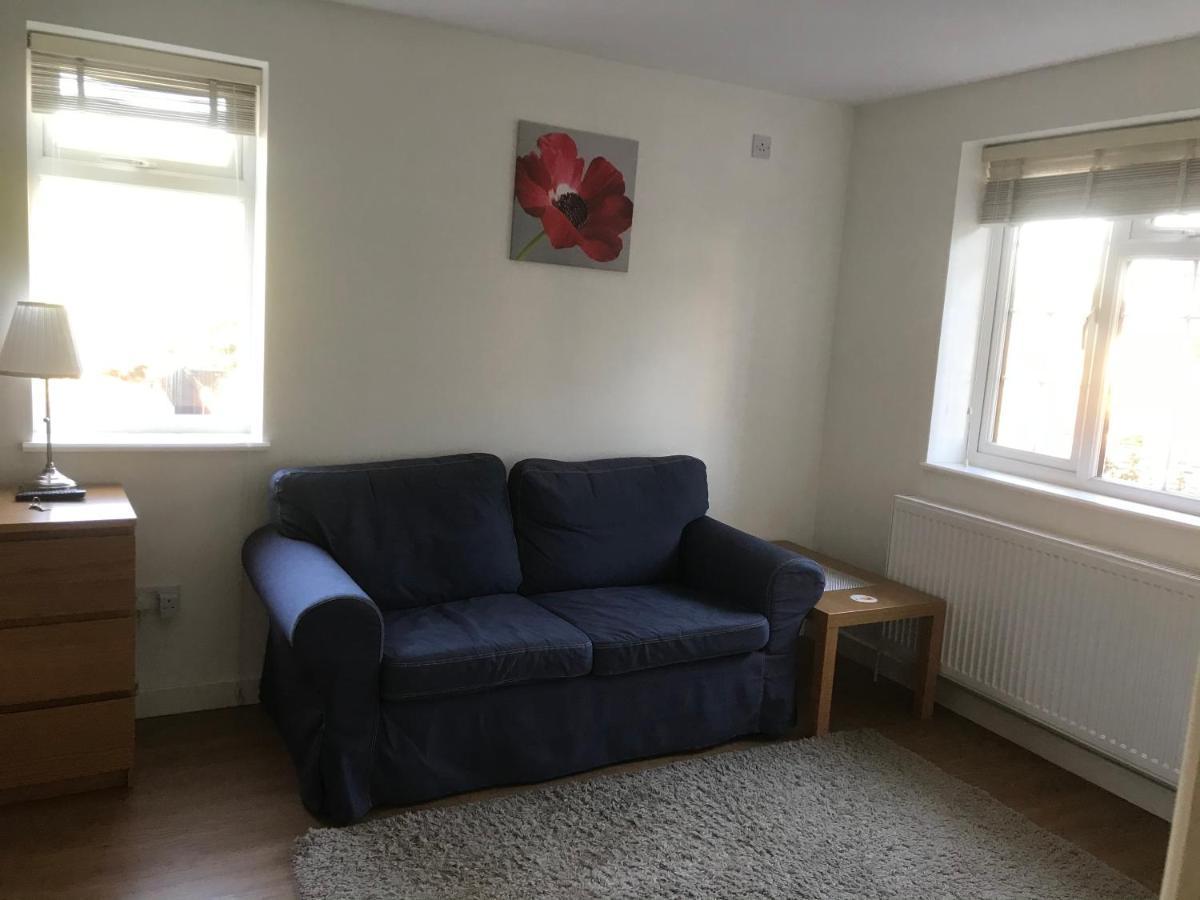 Large Private Room With En-Suite In The House For Professionals Staines-upon-Thames Exteriér fotografie